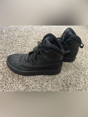 Youth Nike Woodside 2 High PS Triple Black Boots Size 4Y